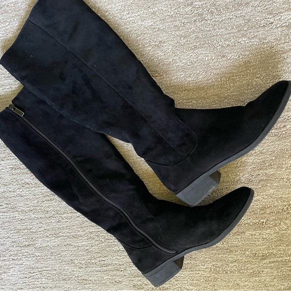 Black boots - Picture 2 of 7